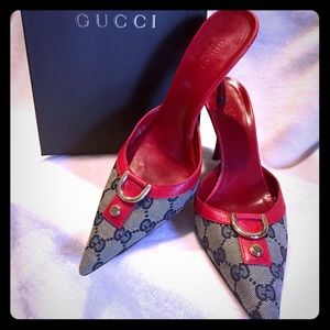 Gucci mules with original GG logo.